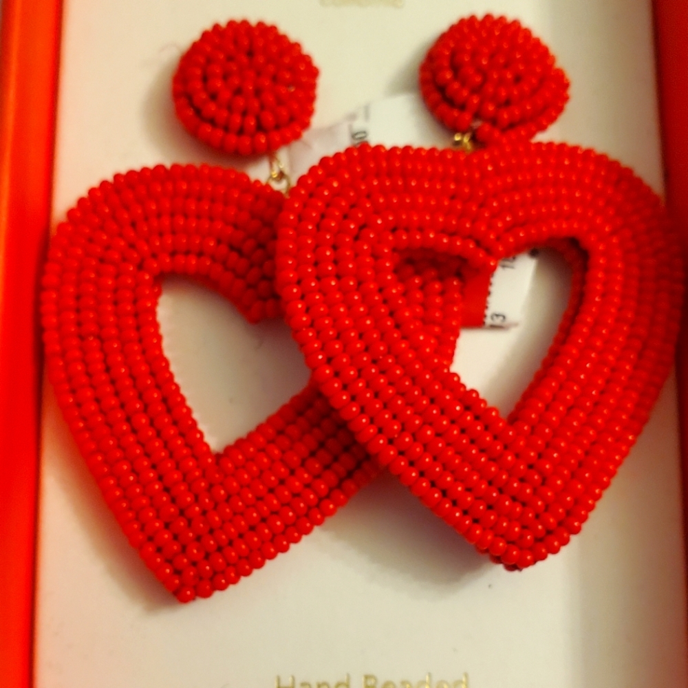Red heart seed bead earrings!